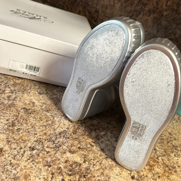 NIB Mata silver wedge platform boots - Picture 6 of 6